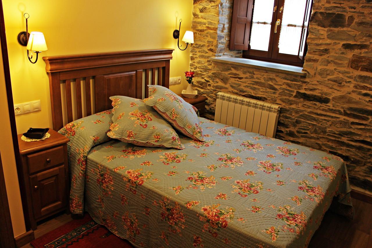 Apartamentos El Llago Boal Bagian luar foto