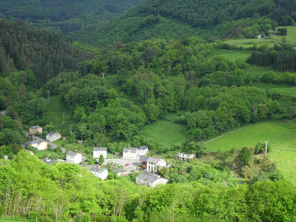 Apartamentos El Llago Boal Bagian luar foto